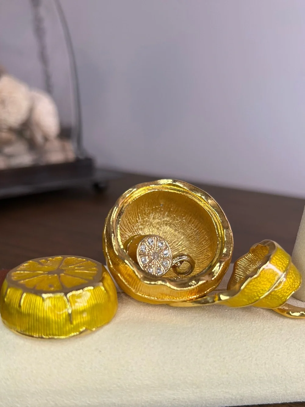 Edgar Berebi Lemon Enamel Trinket Box w/ Matching Charm Citrus Rare Collectible - Picture 4 of 16